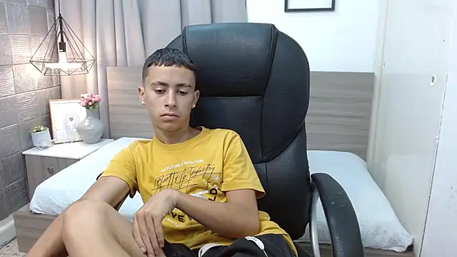 Snapshot of Xavii18 chatting on February 2025 05:09:01 PM Xavii18 online show from February 2025 05:09:01 PM