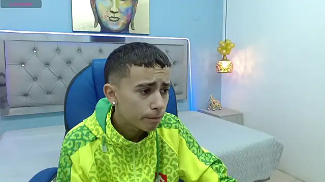 Snapshot of Xavii18 chatting on February 2025 12:06:01 PM Xavii18 online show from February 2025 12:06:01 PM