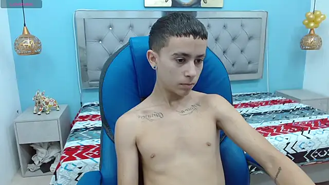 Snapshot of Xavii18 chatting on February 2025 01:19:02 PM Xavii18 online show from February 2025 01:19:02 PM