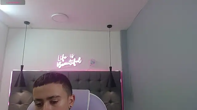 Snapshot of Xavii18 chatting on March 2025 04:29:02 PM Xavii18 online show from March 2025 04:29:02 PM