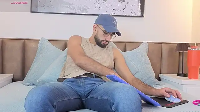 Ethan  Walker online show from April 2026 07:00:01 PM