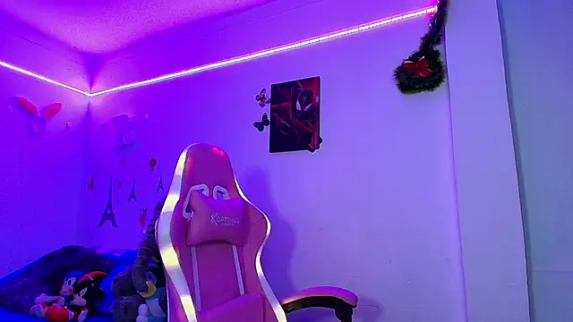 Snapshot of Rousrossell_4 chatting on January 2025 02:53:02 AM Rousrossell 4 online show from January 2025 02:53:02 AM