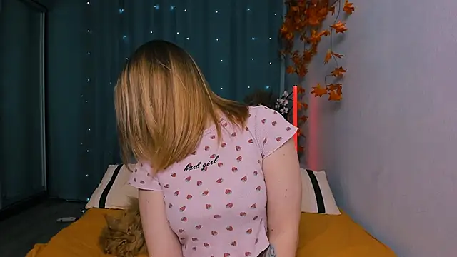 InsatiableFoxX online show from September 2025 05:51:02 PM