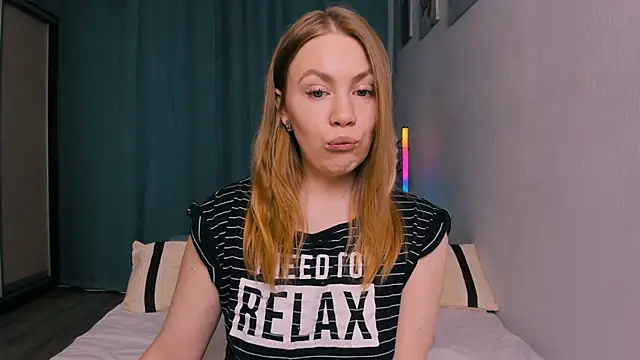 Snapshot of InsatiableFoxX chatting on April 2026 09:15:01 PM InsatiableFoxX online show from April 2026 09:15:01 PM