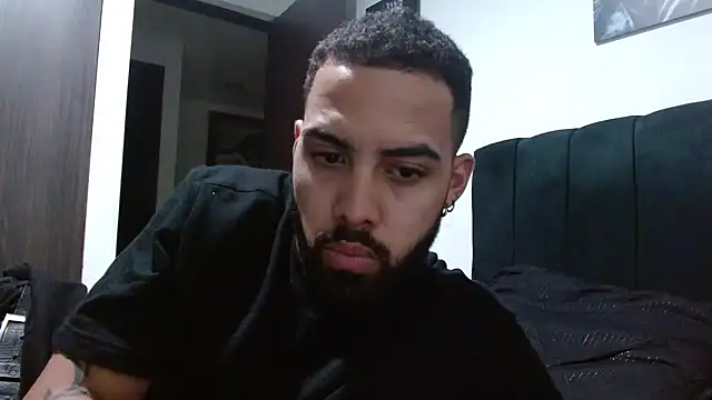 Snapshot of Hendry_ chatting on December 2024 03:37:02 AM Hendry online show from December 2024 03:37:02 AM