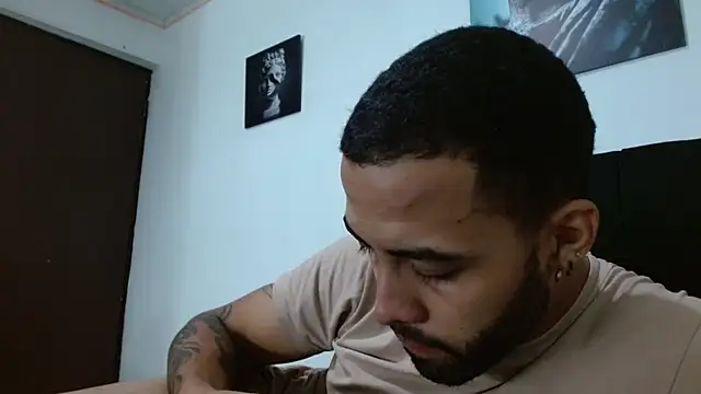 Snapshot of Hendry_ chatting on February 2025 04:48:01 AM Hendry online show from February 2025 04:48:01 AM