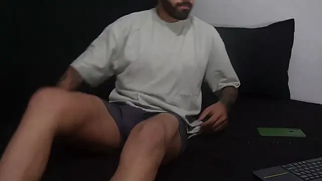 Snapshot of Hendry_ chatting on February 2025 11:13:02 PM Hendry online show from February 2025 11:13:02 PM