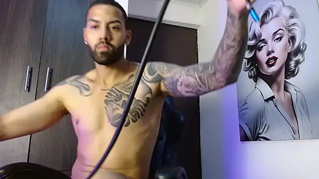 Snapshot of Hendry_ chatting on October 2025 03:26:02 AM Hendry online show from October 2025 03:26:02 AM