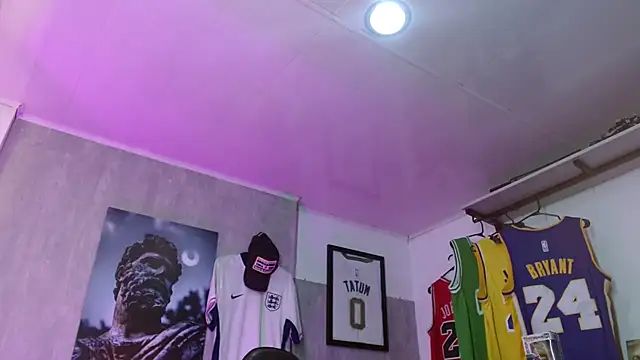 Snapshot of Hendry_ chatting on December 2025 03:56:02 AM Hendry online show from December 2025 03:56:02 AM