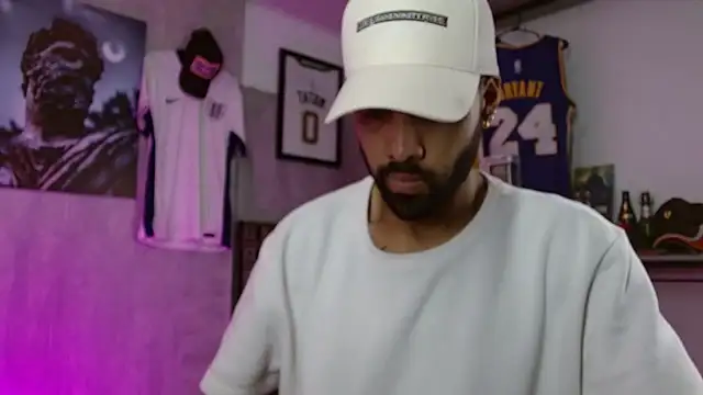 Snapshot of Hendry_ chatting on December 2025 01:45:02 AM Hendry online show from December 2025 01:45:02 AM