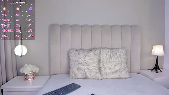 atenea roberts online show from September 2025 05:36:01 PM