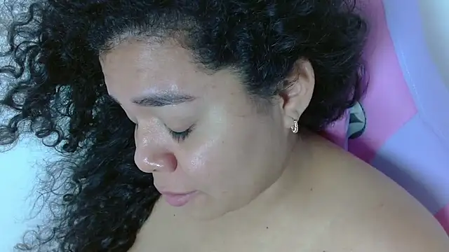 yulissa18 online show from March 2025 11:23:02 PM