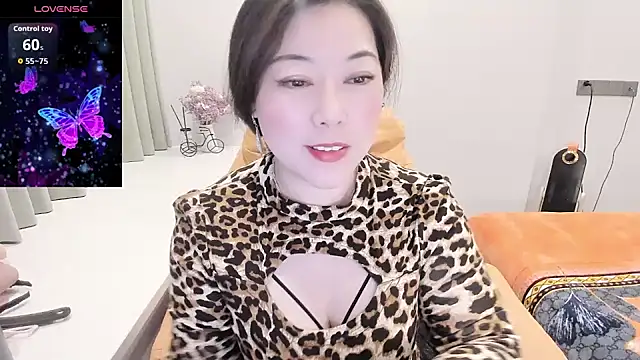 Snapshot of Crystal_Wings chatting on January 2026 01:47:02 PM Crystal Wings online show from January 2026 01:47:02 PM