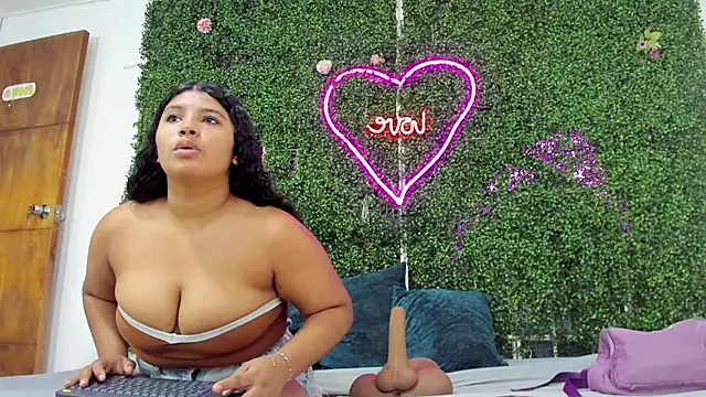 Snapshot of valentina_0_ chatting on December 2025 08:14:01 PM valentina 0 online show from December 2025 08:14:01 PM