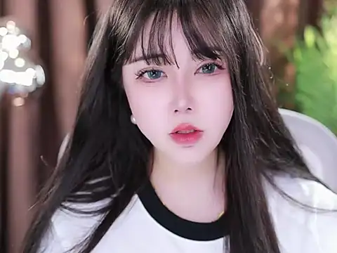 Snapshot of Qiaoqiao_ chatting on March 2025 10:54:02 AM Qiaoqiao online show from March 2025 10:54:02 AM