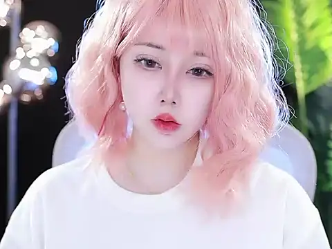 Snapshot of Qiaoqiao_ chatting on March 2025 09:37:02 AM Qiaoqiao online show from March 2025 09:37:02 AM