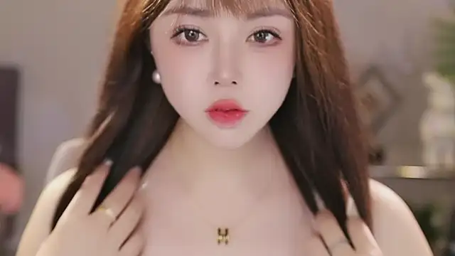 Snapshot of Qiaoqiao_ chatting on February 2026 01:21:01 PM Qiaoqiao online show from February 2026 01:21:01 PM