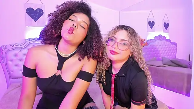 Snapshot of NiaColusi chatting on February 2025 08:04:01 PM NiaColusi online show from February 2025 08:04:01 PM