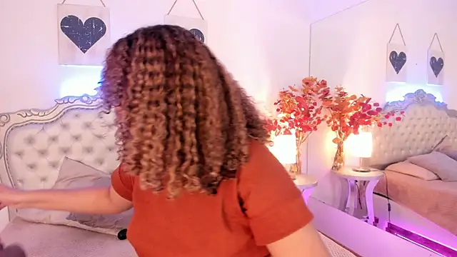 Snapshot of NiaColusi chatting on September 2025 07:59:02 PM NiaColusi online show from September 2025 07:59:02 PM