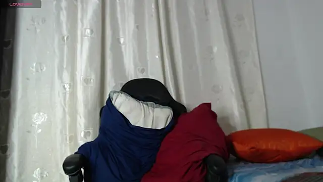 Snapshot of tizziano_castillo_ chatting on January 2025 01:50:01 AM tizziano castillo online show from January 2025 01:50:01 AM