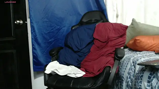 Snapshot of tizziano_castillo_ chatting on February 2025 01:25:02 AM tizziano castillo online show from February 2025 01:25:02 AM