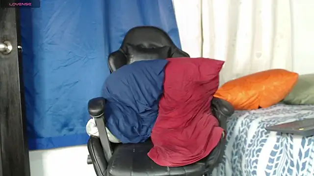 Snapshot of tizziano_castillo_ chatting on February 2025 12:49:01 AM tizziano castillo online show from February 2025 12:49:01 AM