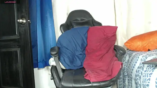 Snapshot of tizziano_castillo_ chatting on March 2025 01:00:02 AM tizziano castillo online show from March 2025 01:00:02 AM