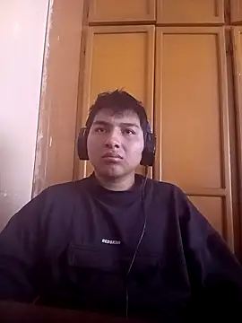 Snapshot of LoganFinds chatting on November 2025 05:06:02 PM LoganFinds online show from November 2025 05:06:02 PM