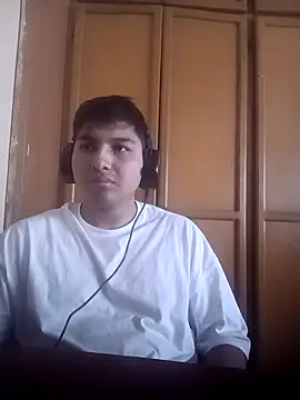 Snapshot of LoganFinds chatting on December 2025 07:44:01 PM LoganFinds online show from December 2025 07:44:01 PM