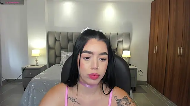 zoee jackson online show from June 2026 07:42:01 PM