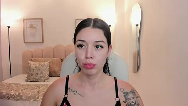 zoee jackson online show from June 2026 07:05:02 PM
