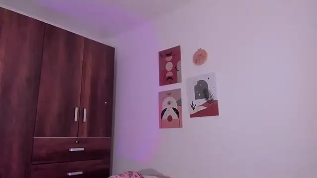 Snapshot of Luisa0110 chatting on February 2025 06:12:01 PM Luisa0110 online show from February 2025 06:12:01 PM