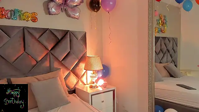 Snapshot of Luisa0110 chatting on October 2025 08:37:02 PM Luisa0110 online show from October 2025 08:37:02 PM