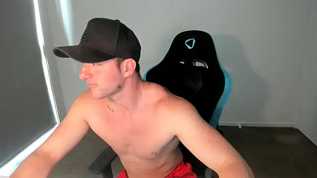 Snapshot of _DownUnderFit_ chatting on November 2025 11:25:01 PM DownUnderFit online show from November 2025 11:25:01 PM