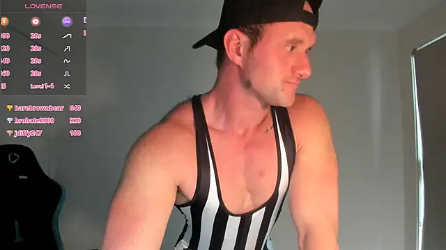 Snapshot of _DownUnderFit_ chatting on November 2025 08:53:02 PM DownUnderFit online show from November 2025 08:53:02 PM