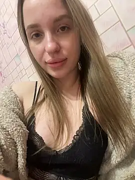 Snapshot of EdnaBradley chatting on January 2025 09:29:01 PM EdnaBradley online show from January 2025 09:29:01 PM