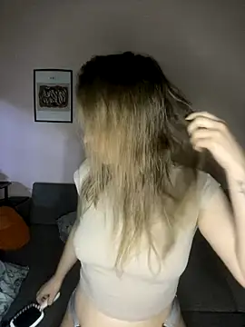 Snapshot of EdnaBradley chatting on November 2025 02:17:01 PM EdnaBradley online show from November 2025 02:17:01 PM