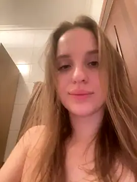 Snapshot of EdnaBradley chatting on December 2025 02:06:01 AM EdnaBradley online show from December 2025 02:06:01 AM