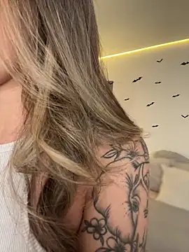 AmmyCollinsW online show from November 2025 08:07:01 PM