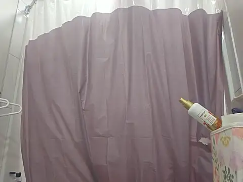 Snapshot of erinSmiles chatting on November 2025 06:35:01 AM erinSmiles online show from November 2025 06:35:01 AM