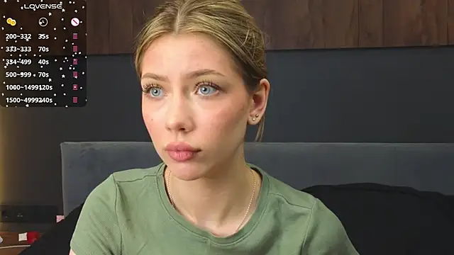 Snapshot of Rainaslater chatting on March 2025 08:37:02 PM Rainaslater online show from March 2025 08:37:02 PM