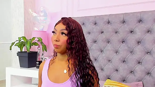 HaileeRoberts online show from July 2026 12:40:01 PM