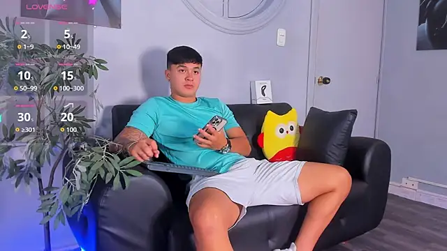 Cristopher strong online show from September 2025 12:07:01 PM