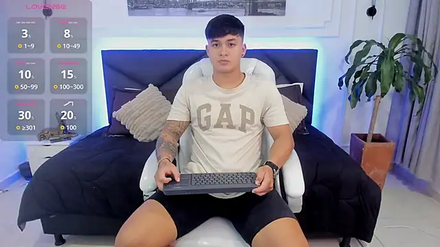 Cristopher strong online show from November 2025 09:44:02 AM