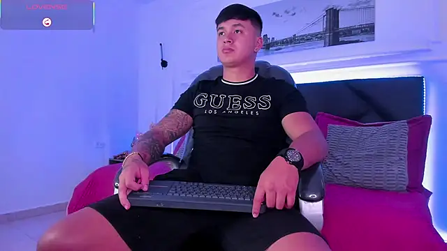 Cristopher strong online show from April 2026 01:53:02 PM