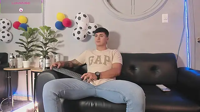 Cristopher strong online show from July 2026 12:40:02 PM