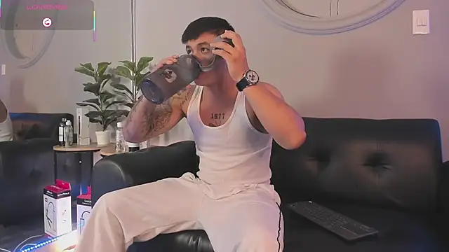 Cristopher strong online show from July 2026 01:04:01 PM