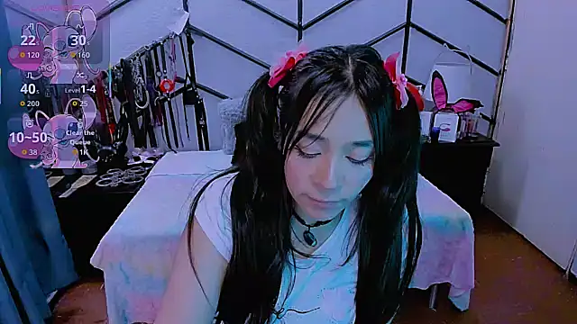 AlanaLuck online show from November 2025 07:24:01 PM