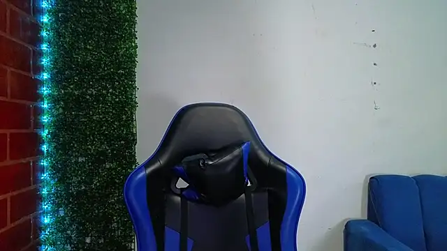 Demitryo online show from April 2026 04:13:02 AM