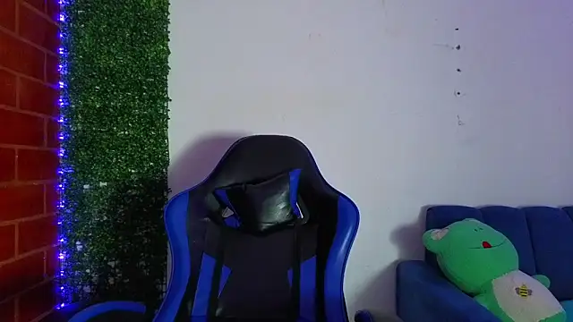 Demitryo online show from April 2026 08:55:02 PM